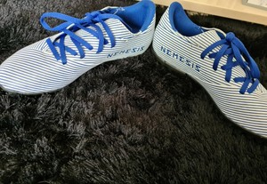 astro trainers size 4