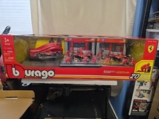 Burago FERRARI 1:43 Formula 1 Deluxe Pit Set - Garages / Pit Crew / 3 x F1 Cars
