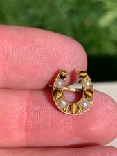 18ct gold tigers eye seed pearl horse shoe brooch Victorian