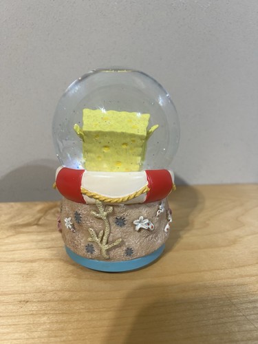 Enesco 2004 SpongeBob Snow Globe I’m Safe Inside My Helmet Nickelodeon 6” Works - Picture 2 of 3