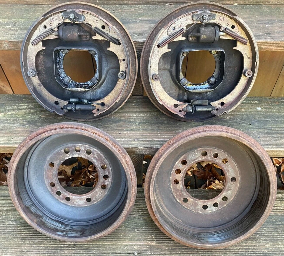 Frenos delanteros Ford F-2 F-3 de finales de 1951 1952 con placas de respaldo tambores y herrajes F2 F3 Foto 3 de 4