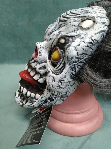 NWT Light Up Zombie Skull Unisex Mask. One Size Fits All - Picture 4 of 7
