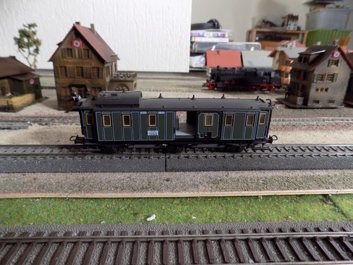 TRIX HAMBURG, THREE AXES PASSENGER WAGON, SCALE HO - Picture 6 of 6