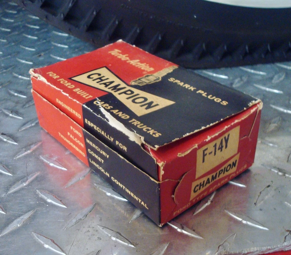 Nuevo de Lote Antiguo Juego de 10 Bujías Champion F-14Y Ford Falcon Thunderbird Lincoln Comet Foto 4 de 4