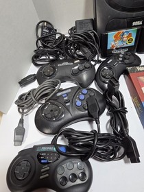 Sega Genesis Bundle lot 10 ganes 4 controllers, Joysticks.