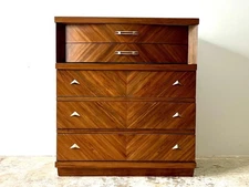 Vintage 1950s Mid Century Modern Five Drawer Dresser by United Furniture Company