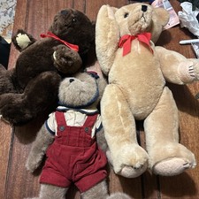 3 teddy bears