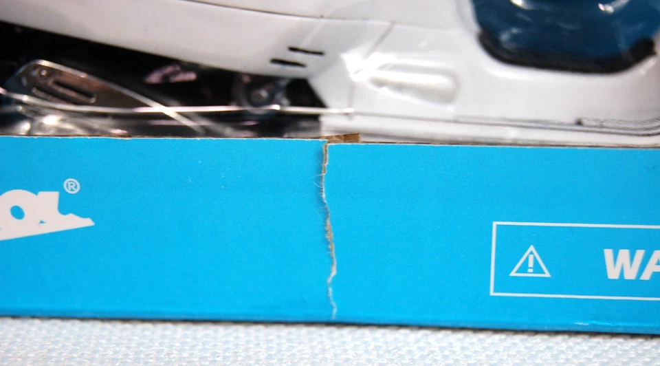 New in Box Vespa GTS 300 Super Die Cast Model 1:12 White by New Ray - Image 2 of 4