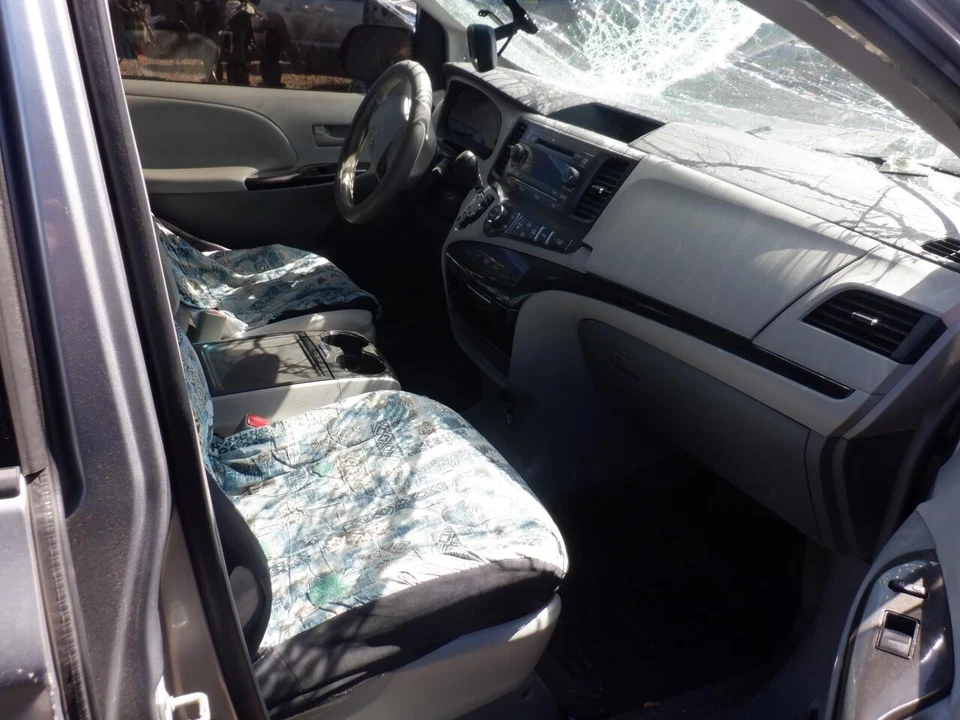 Used Fuel Pump fits: 2013 Toyota Sienna Pump Assembly 6 cylinder Grade B - Imagem 4 de 4