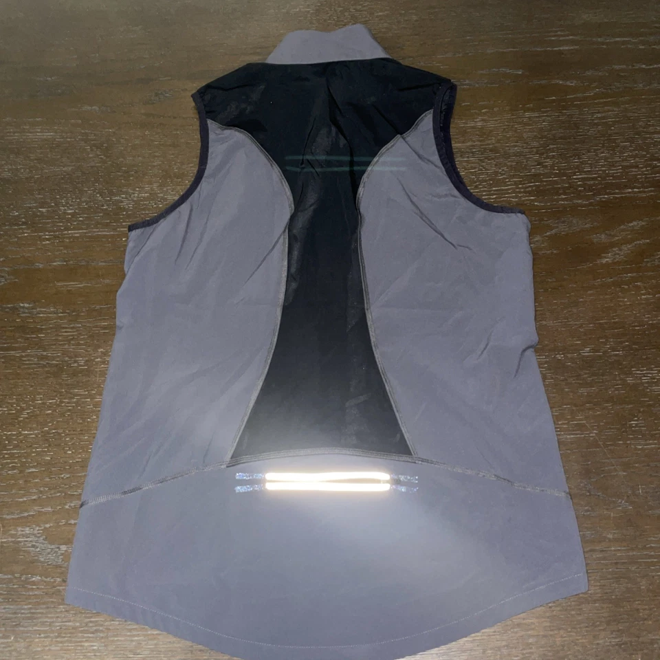 Chaleco de running transpirable de resistencia CW-X para mujer. Gris carbón mediano/grande Foto 4 de 4