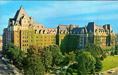 1964 Empress Hotel Victoria B.C. C.P.R. Ivy-Covered Chateauesque Postcard