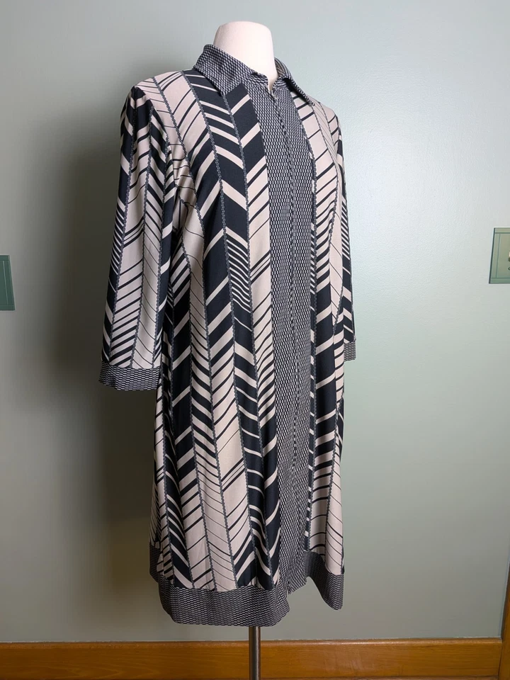 Robbie Lee Herringbone Print Mod Vintage Shift Zip Up Dress - Image 3 of 4