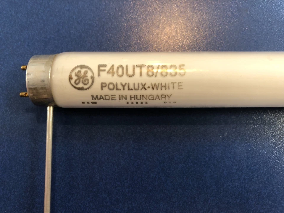 General Electric Fluorescent Lamp In U-Shape L 40W/835 White T8 U Neon Tube New - Image 2 of 4