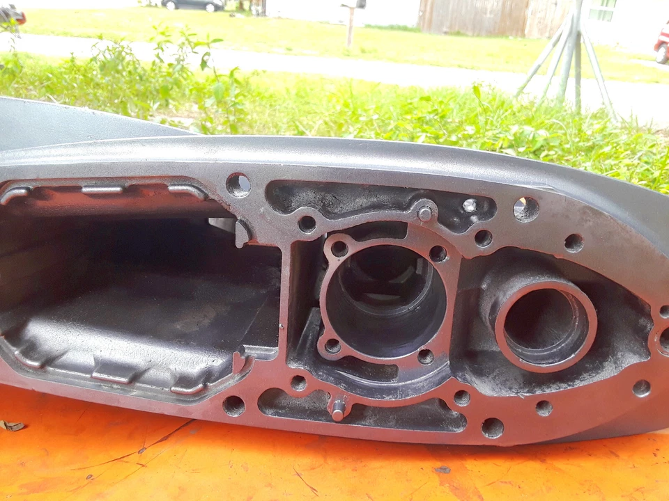 Caja/carcasa de engranajes de unidad inferior Yamaha V-Max 225 250 hp 4 tiempos #6C-45311-00-8D OEM Foto 2 de 4