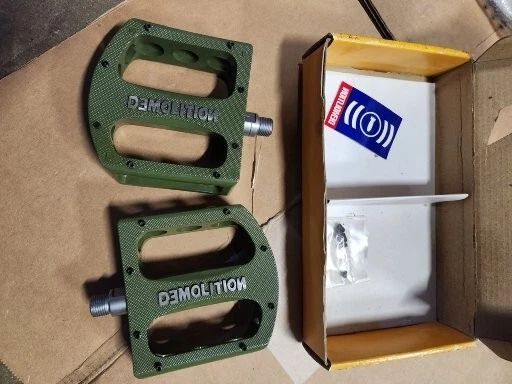 NOS Demolition Green Magnesium Team Pedals 9/16" Sealed Mid School BMX - Image 4 of 4