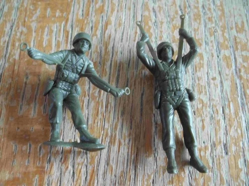 1960's MARX  D-Day Playset set of 2 green Paratroopers