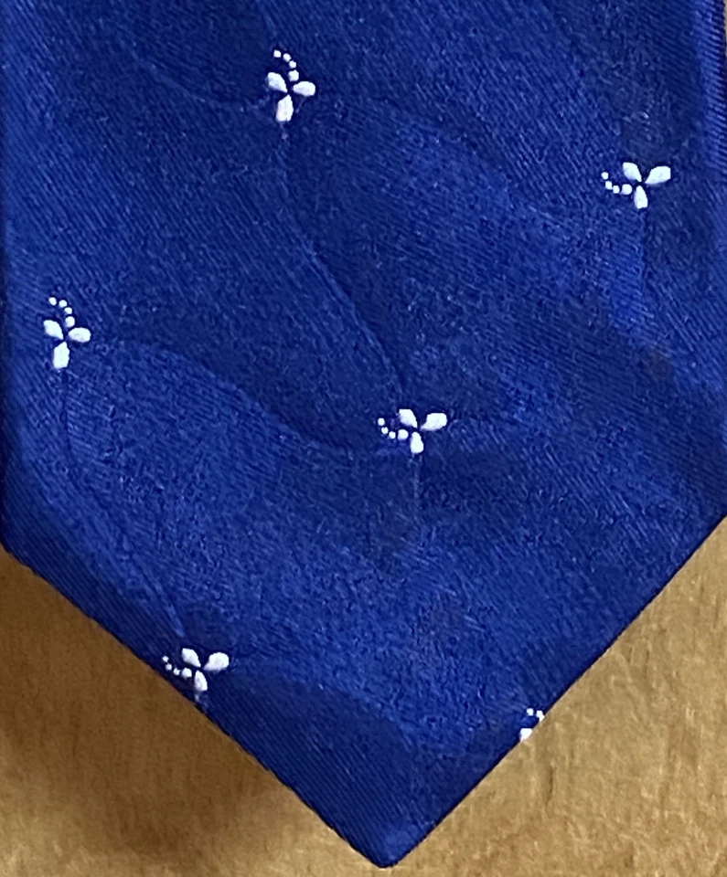 Corbata para hombre 100 % seda Italia AZUL/blanco FLOR $400 rayas de sombra nueva sin etiquetas Foto 4 de 4