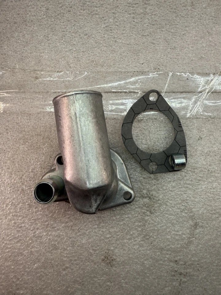 Salida de agua refrigerante motor 4 estaciones 84884 Foto 2 de 3