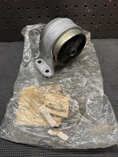 Mitsubishi Diamante 1998-2004 Oem Nos Front Engine Mount Mr333029 Bracket