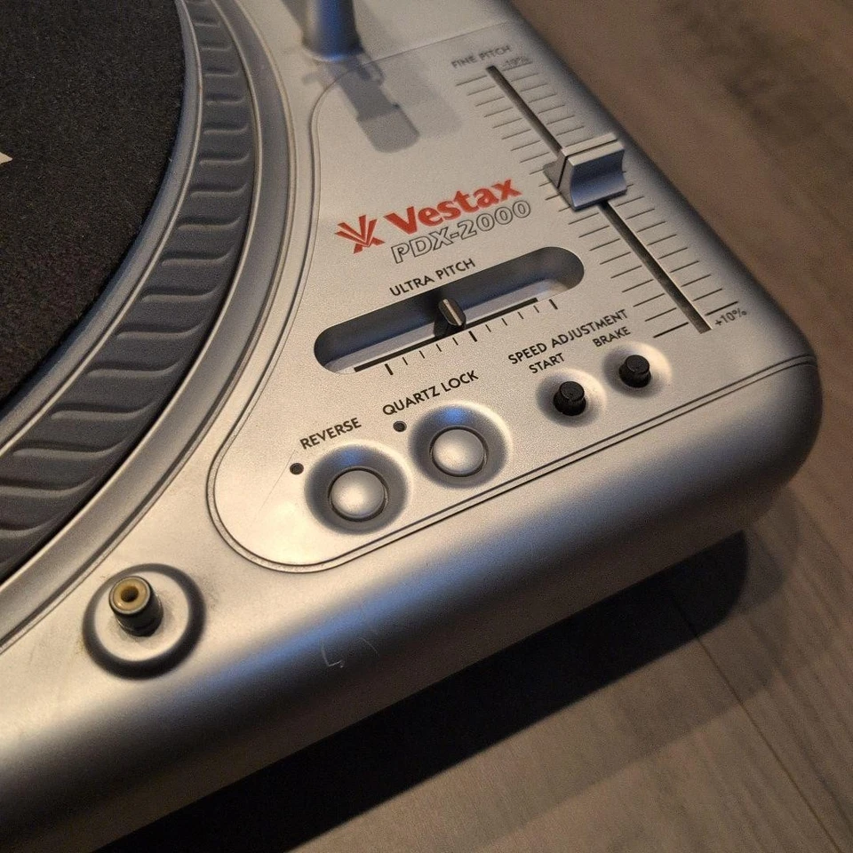 Vestax PDX-2000 Silver with Genuine Slip Mat, Audio Cable and Ground Wire Tested - Image 4 of 4