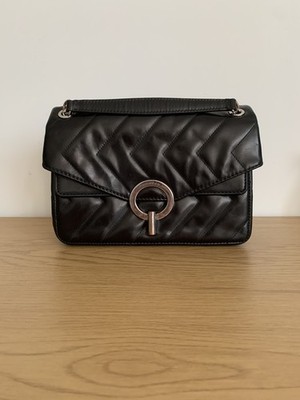 Sac Bandouliere Sandro Cuir Matelasse Noir Verschlussring schwarz Ledertasche