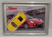 Schuco Modell Auto 1:87 Porsche Cayman S Gelb Mit Blechschild Neu