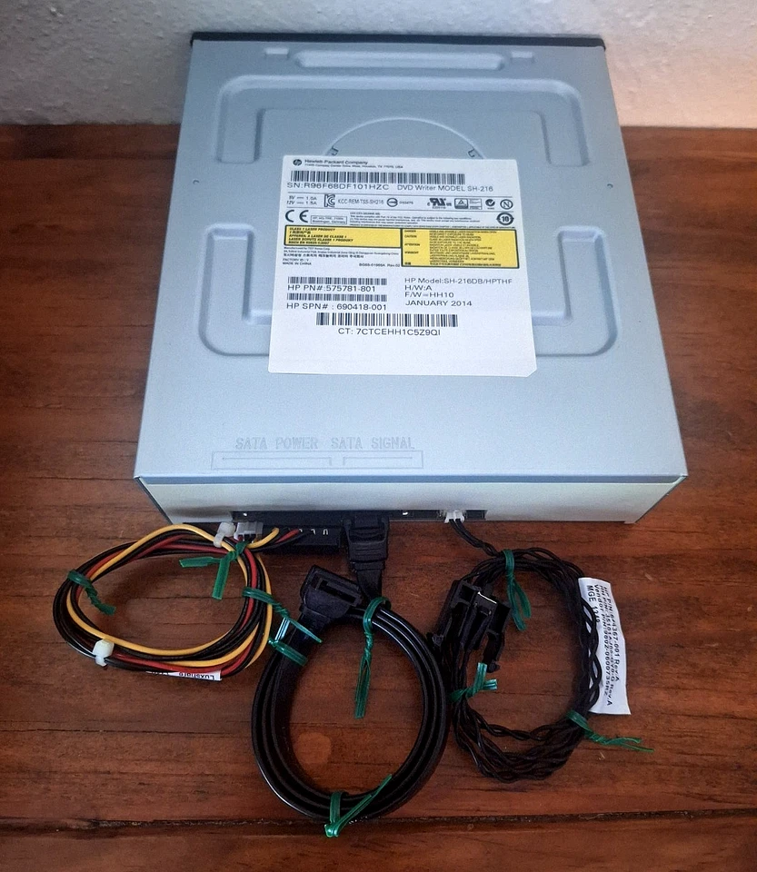HP SH-216 DVD+RW INTERNAL DESKTOP DRIVE WITH SATA CABLES/SWITCH CABLE HOLDER - Image 2 of 4