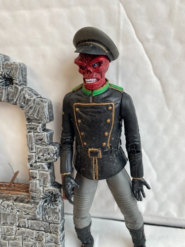 MARVEL LEGENDS SERIES V 5 RED SKULL ACTION FIGURE 2003 TOY BIZ - Picture 2 of 4