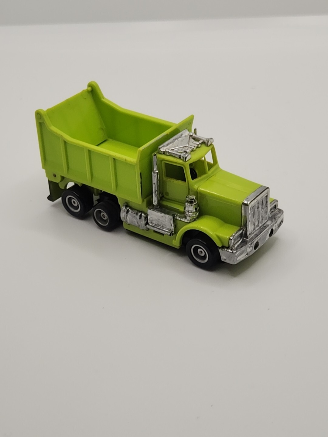 Vintage 1980’s Tyco US-1 Trucking Peterbilt Dump Truck HO Slot Car (Lime Green)