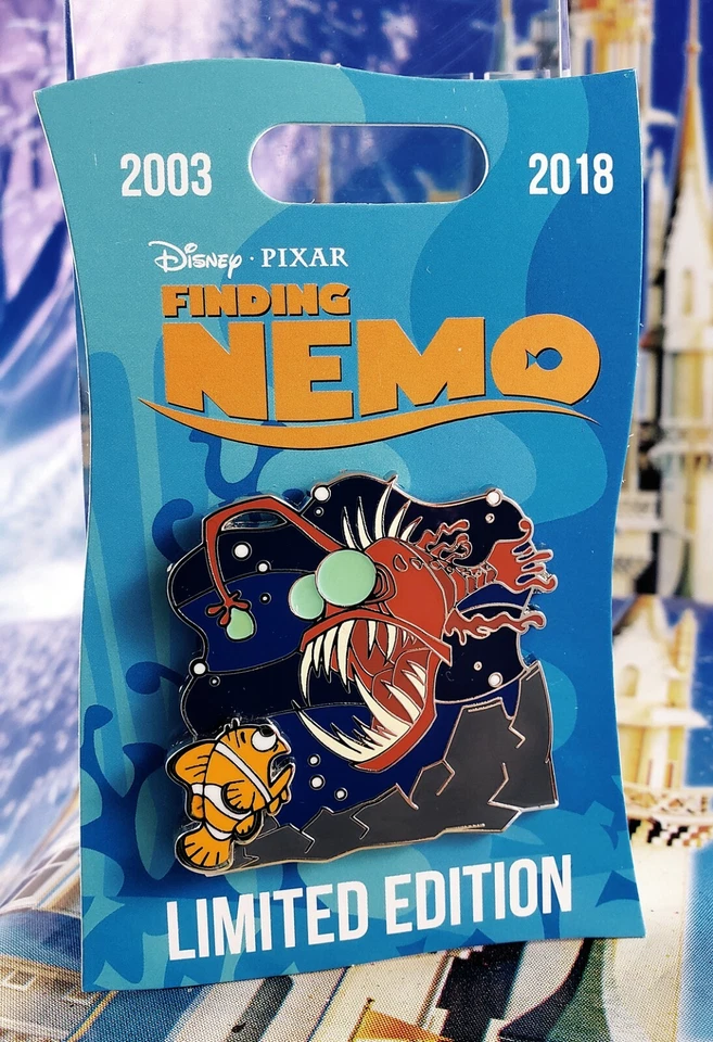 Prendedor Disney - Marlin Buscando a Nemo 15 Aniversario LE 2000 Marlin Anglerfish Brilla Foto 2 de 2