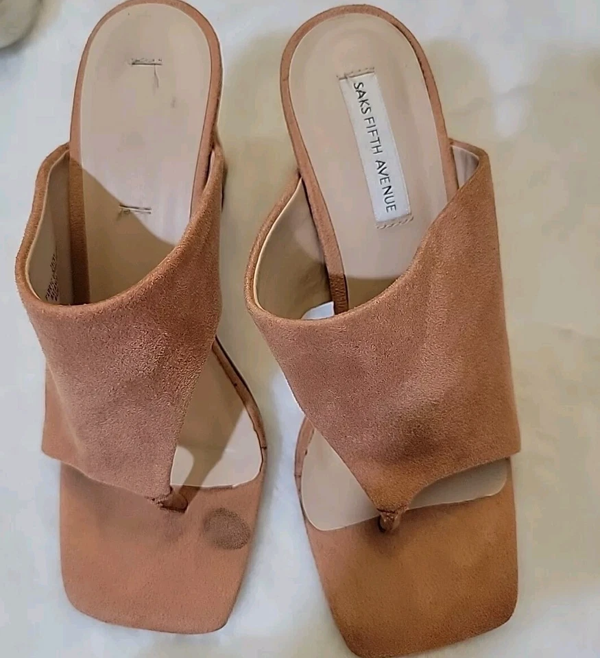 Sandalia de gamuza sin cordones Saks Fifth Avenue Jacky para mujer talla 6 tacón Foto 2 de 4
