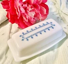 VINTAGE PYREX 60’s BUTTER DISH WITH LID!  BLUE & WHITE SNOWFLAKE GARLAND! PERFCT
