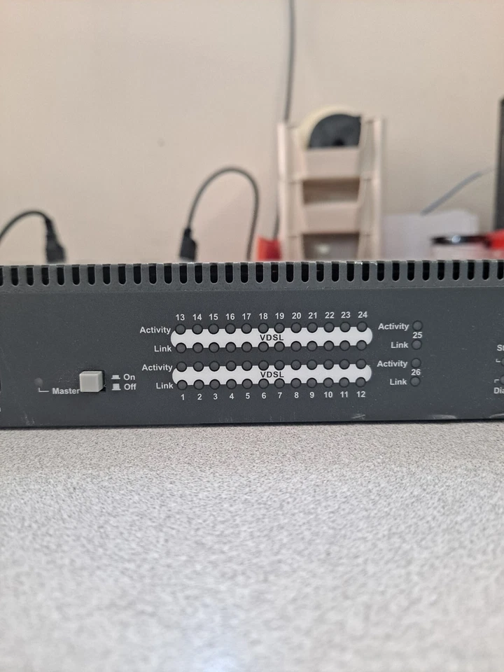 SMC TigerAccess Extended Ethernet Switch SMC7724M/VSW (NO 10/100 Base-TX Module) - Image 4 of 4