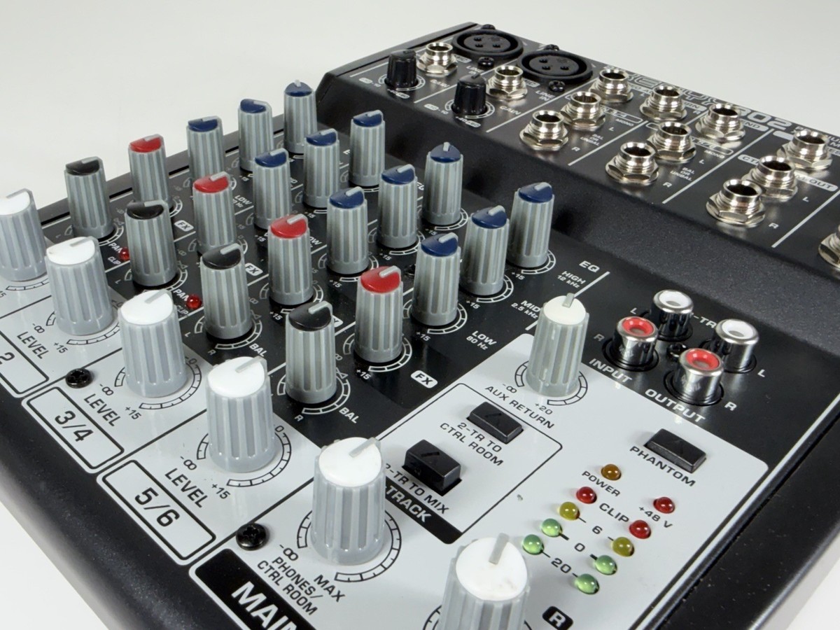 Behringer Xenyx 802 8-input 2-Bus Mixer / Mic Preamps With Power