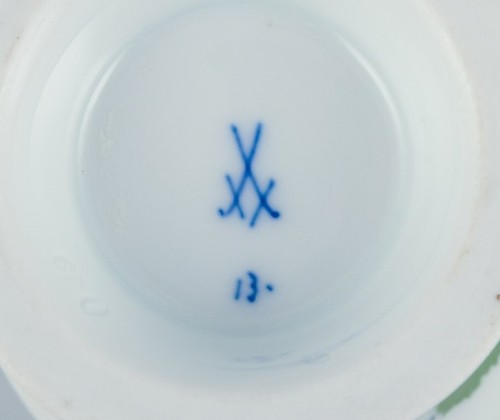 Meissen, Green Ivy Vine. Two coffee cups with tall handles shaped like swans. - Picture 8 of 8