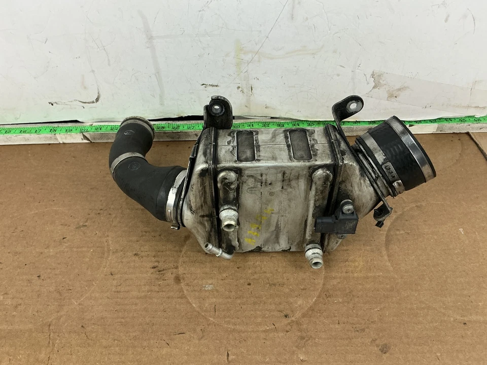 Intercooler de ar turbocompressor esquerdo motor BMW X5 E70 2014-2018 7575406 FABRICANTE DE EQUIPAMENTO ORIGINAL - Imagem 2 de 4