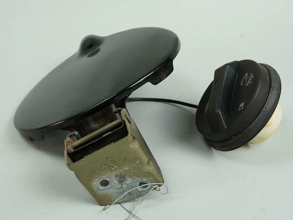 2005 - 2009 Chevrolet Equinox Petrol Gasoline Fuel Filler Door Tank Cap Oem Foto 2 de 4