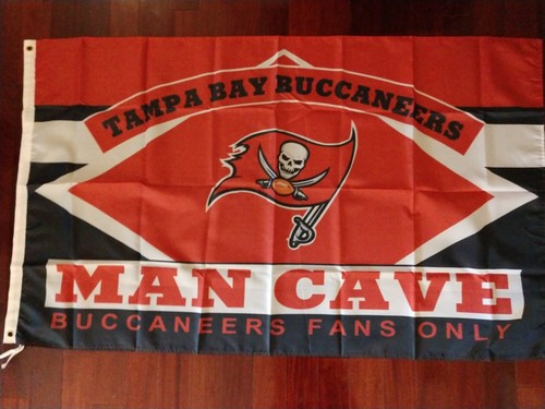 Bandiera Tampa Bay Buccaneers Uomo Grotta 3x5. Venditore USA. Spedizione gratuita negli Stati Uniti - Foto 1 di 3
