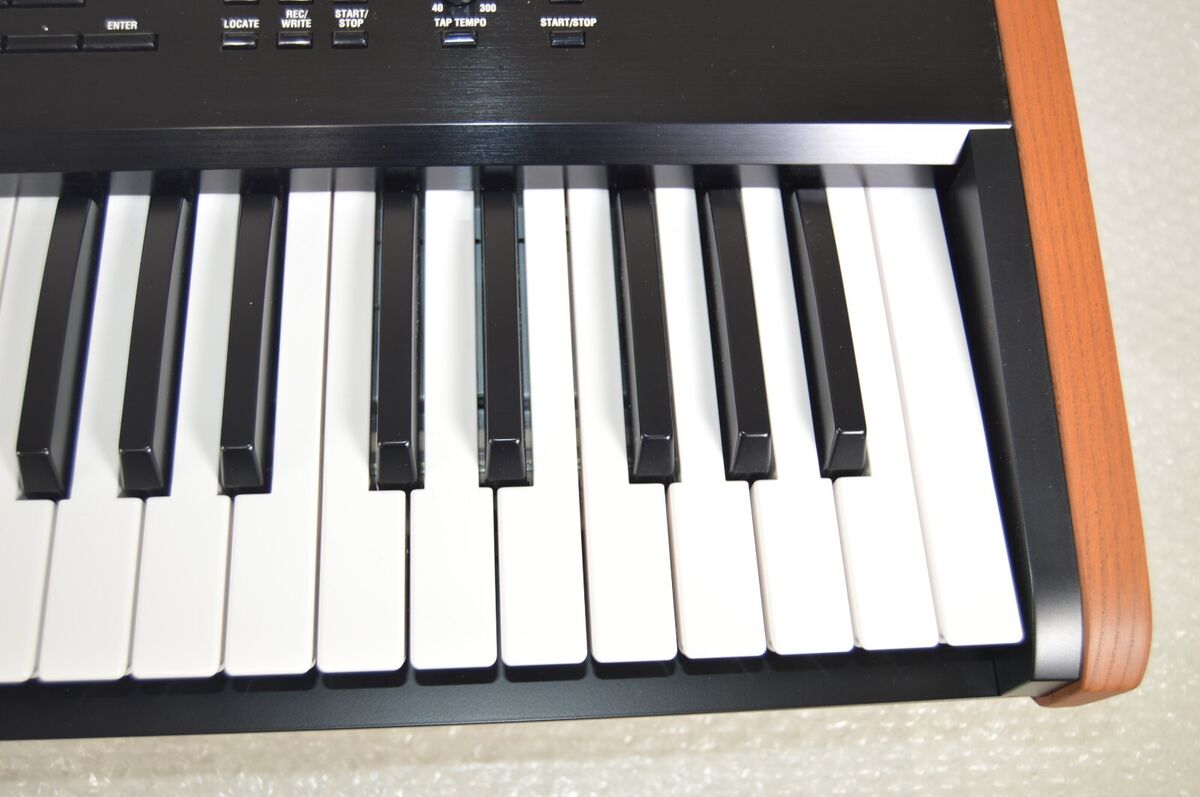 Korg Kronos 2 61 Keyboard Music Workstation Synthesizer Korg Kronos 2 61 Keyboard Music Workstation Synthesizer