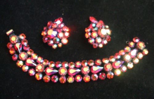 Vintage Signed Regency Gunmetal Backed Aurora Borealis Glass Bracelet & Earrings - Picture 7 of 7