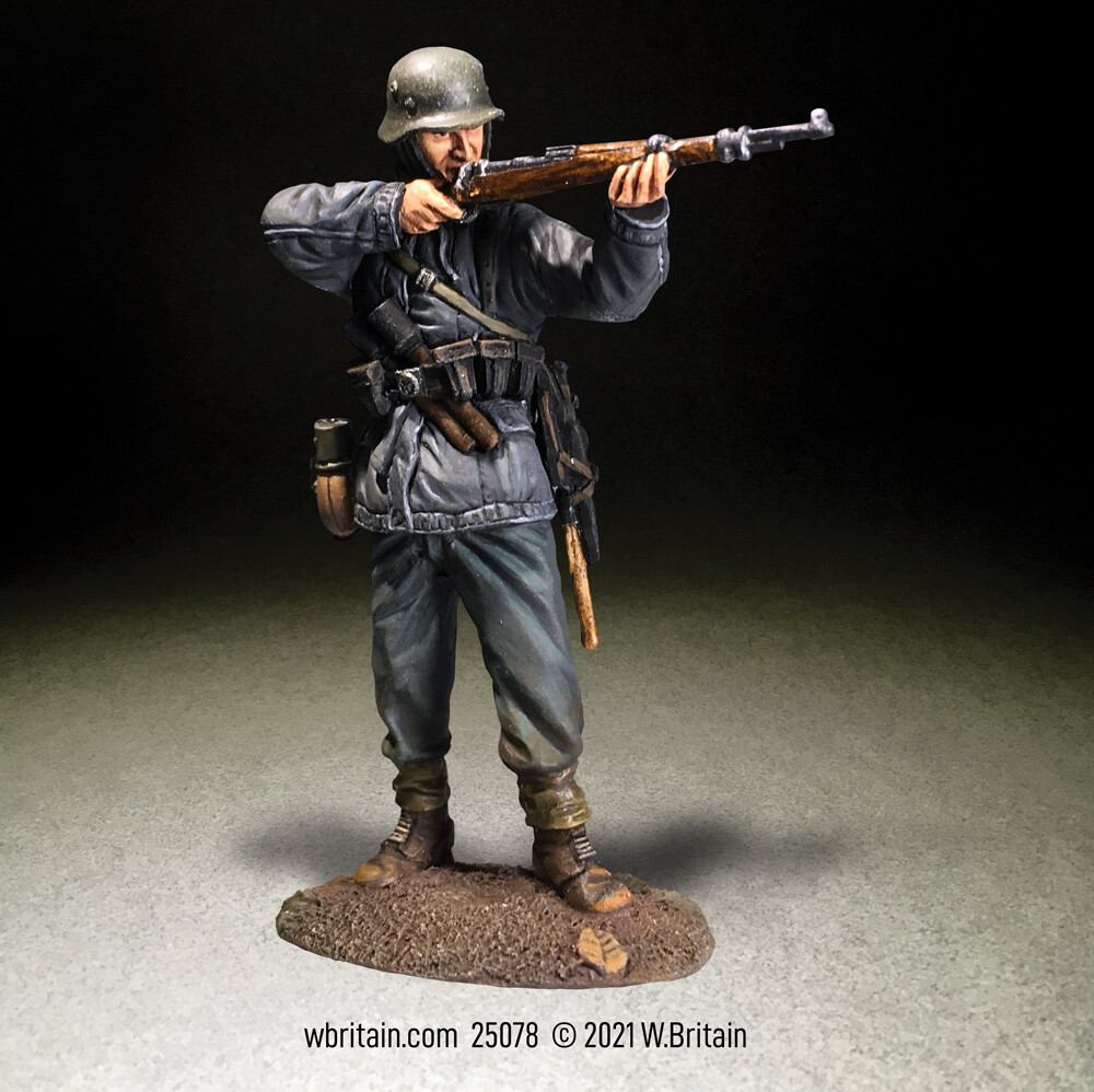 BRITAINS SOLDIERS 25078 - German Standing Firing K98 in Parka