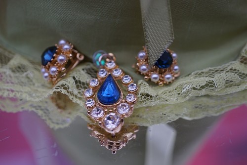 Vintage Ear Clips and Pendant Set Gold Metal Blue Sapphire Glass Seed Pearls - Picture 12 of 14
