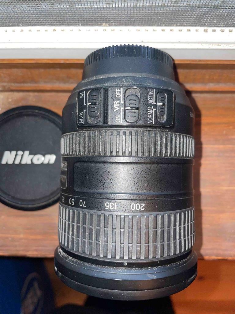 Nikon AF-S DX VR Zoom Nikkor 18-200mm F3.5-5.6G IF-ED Lens w Nikon AF-S DX VR Zoom Nikkor 18-200mm F3.5-5.6G IF-ED Lens w