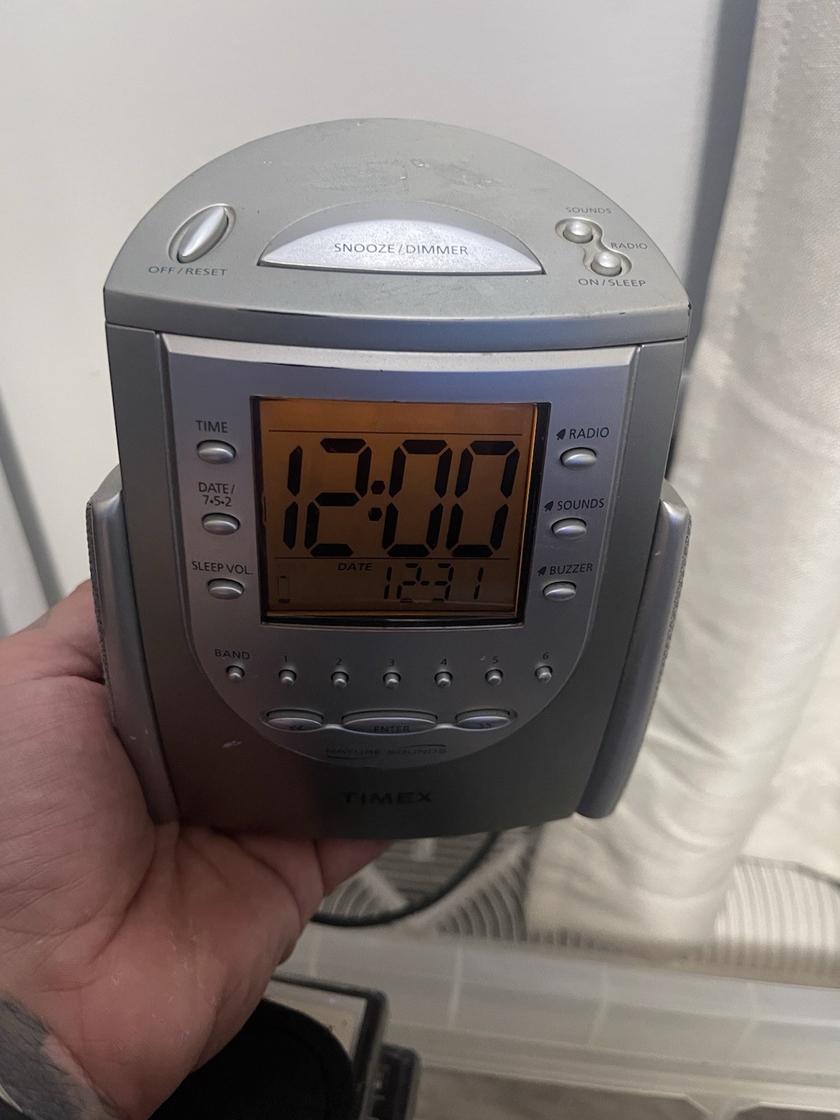 Timex T309T Nature Sounds AM/FM Radio Alarm Clock 18 Presets Wake Sleep Buzzer