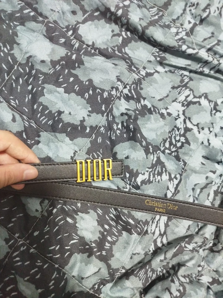 Cinturón de cuero Chistian Dior hebilla dorada Foto 2 de 3