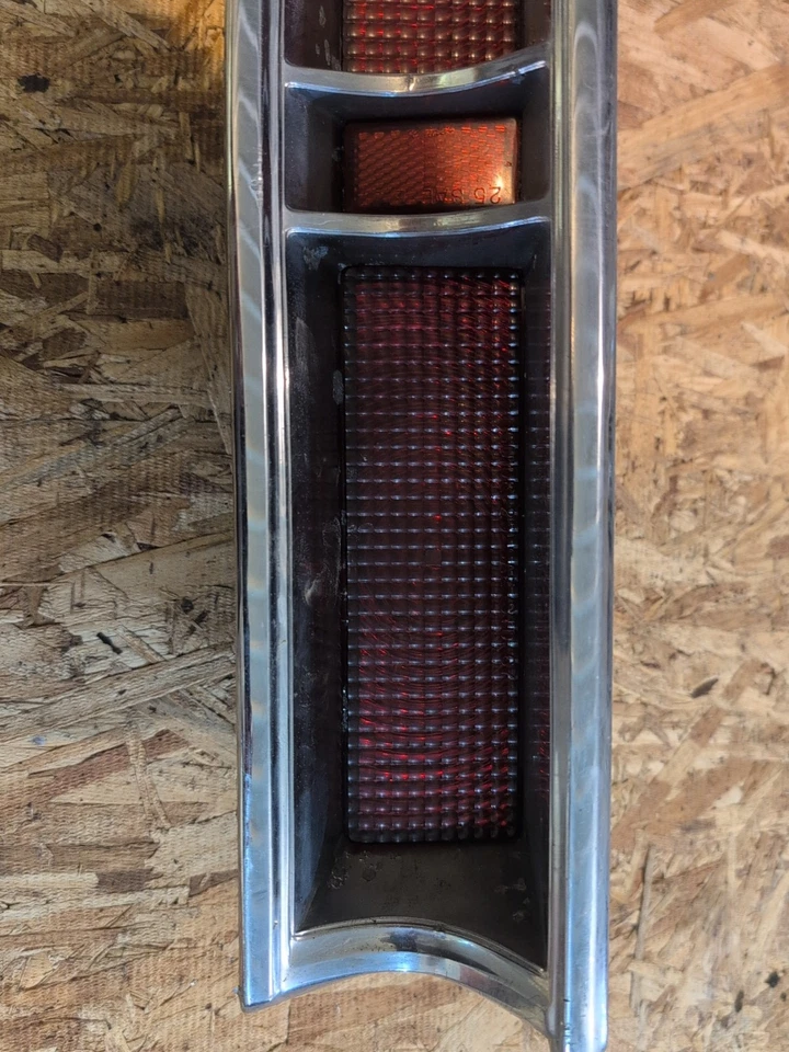 Pontiac Catalina 1967 luz trasera izquierda Foto 3 de 4