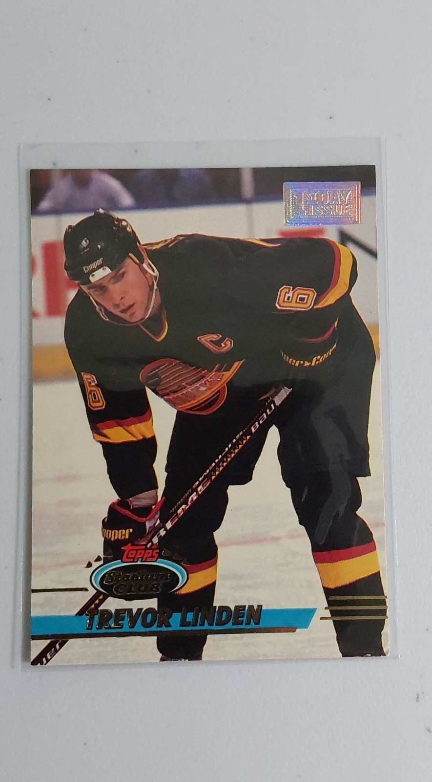 1993-94 Topps Stadium Club - Trevor Linden #357 1st Day Issue Description 