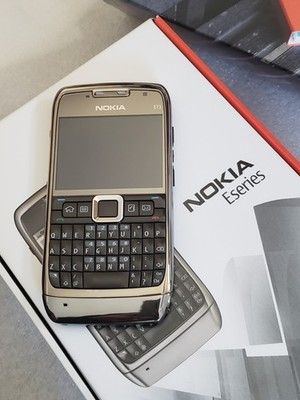  Nokia E71 Handy (entsperrt) Metall Grau Originalverpackt Top Zustand 