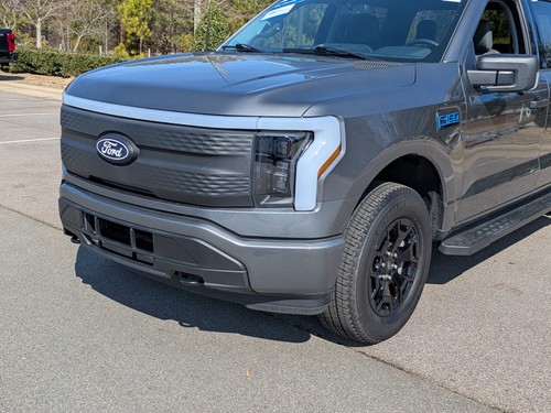 2025 Ford F-150 Lightning XLT - Picture 10 of 40