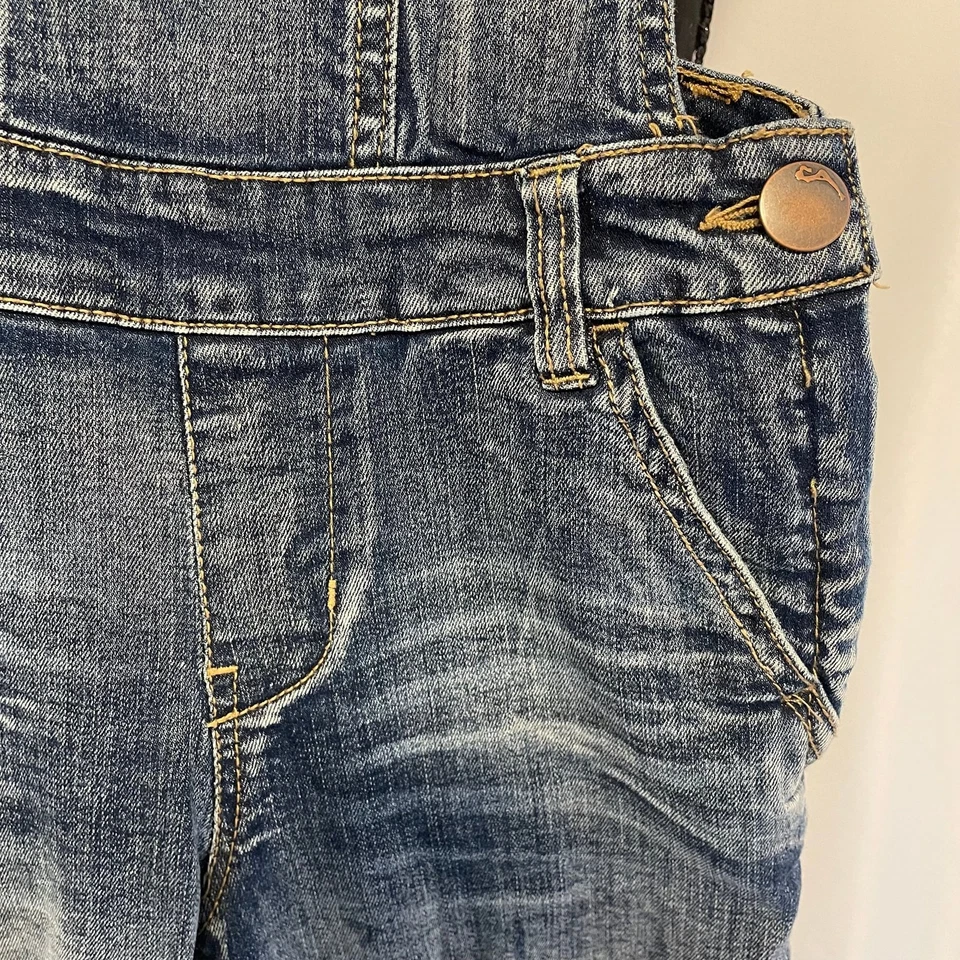 Mono vaquero de mezclilla para casa de muñecas azul envejecido pantalones vaqueros Foto 2 de 4